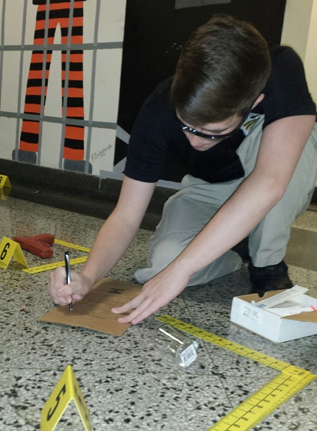 Chance+Ross+practices+recording+evidence+for+the+2019+regional+Criminal+Science+competition.