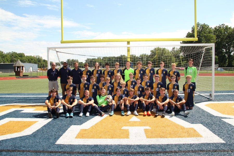 2022-2023 LHS mens soccer team. Photo courtesy of Roan. 